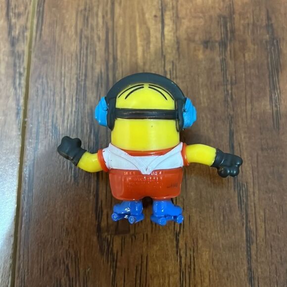 Set of 2 Happy Meal McDonald’s Minions 2” Toys Action Figures - Picture 3 of 5